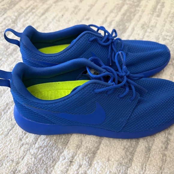 Nike Blue Athletic Sneakers Lightweight Mesh Design - Picture 2 of 8